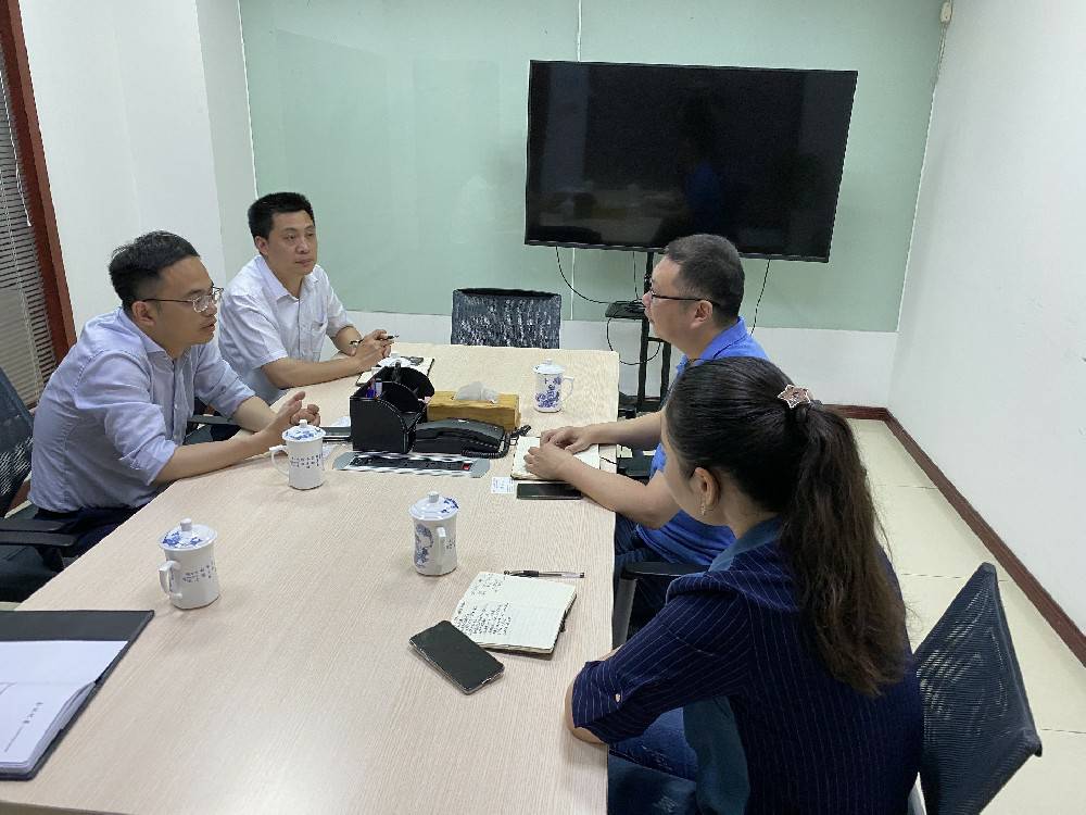 无锡市工信局领导来宁波刘强社区文化服务有限公司科技开展“三联三解”活动